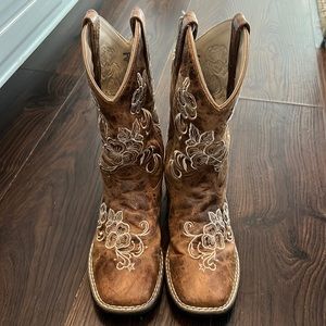 Leather cowgirl boot. Size 2.0.